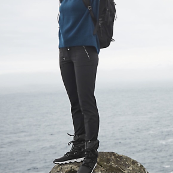 Athleta Headlands Hybrid Pant - size 4P, black, like new! - Picture 2 of 4